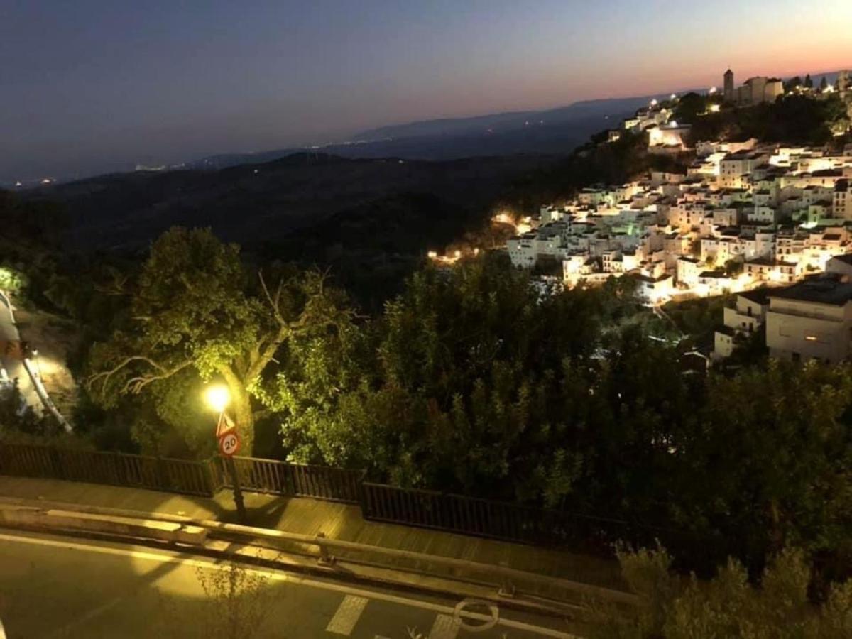Stylish 3 Bed House 2 Bathrooms, With Patio, Roof Terrace And Communal Pool 5 Minutes Away From The Beautiful Spanish White Village Of Casares Pueblo And Only 20 Mins From The Sea Eksteriør billede