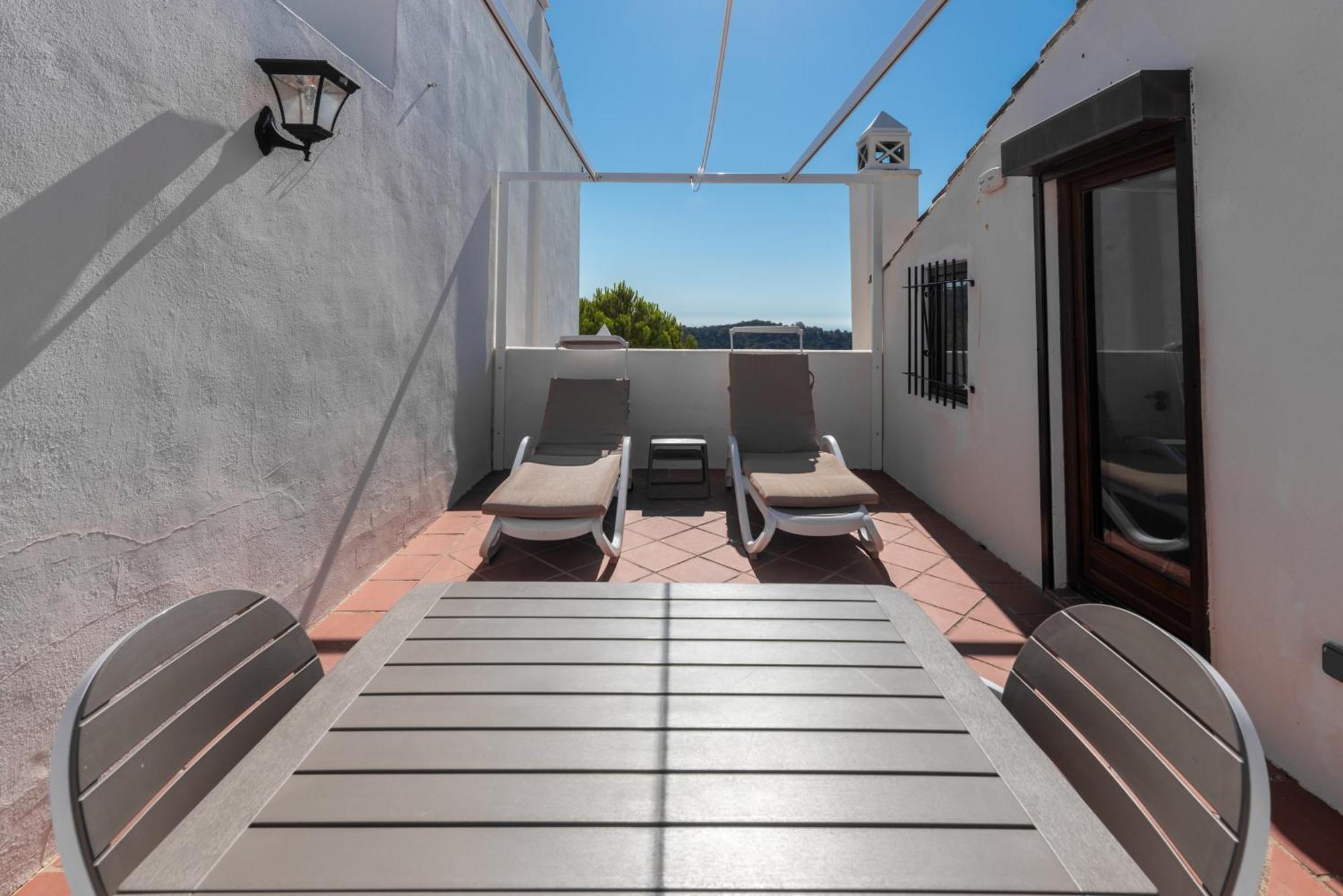 Stylish 3 Bed House 2 Bathrooms, With Patio, Roof Terrace And Communal Pool 5 Minutes Away From The Beautiful Spanish White Village Of Casares Pueblo And Only 20 Mins From The Sea Eksteriør billede