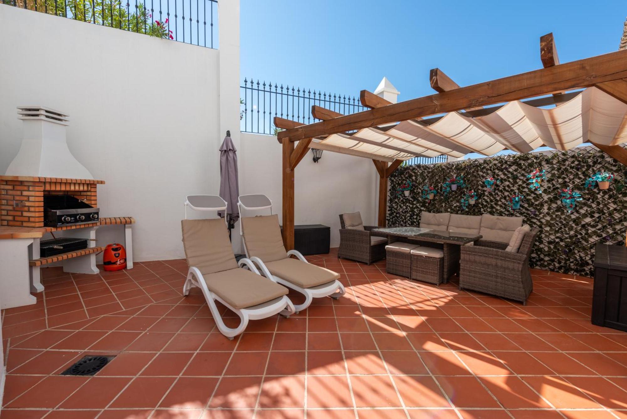 Stylish 3 Bed House 2 Bathrooms, With Patio, Roof Terrace And Communal Pool 5 Minutes Away From The Beautiful Spanish White Village Of Casares Pueblo And Only 20 Mins From The Sea Eksteriør billede