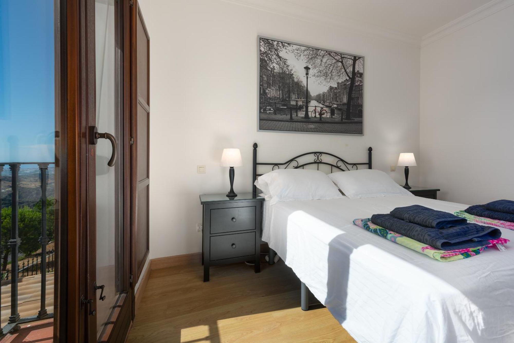 Stylish 3 Bed House 2 Bathrooms, With Patio, Roof Terrace And Communal Pool 5 Minutes Away From The Beautiful Spanish White Village Of Casares Pueblo And Only 20 Mins From The Sea Eksteriør billede