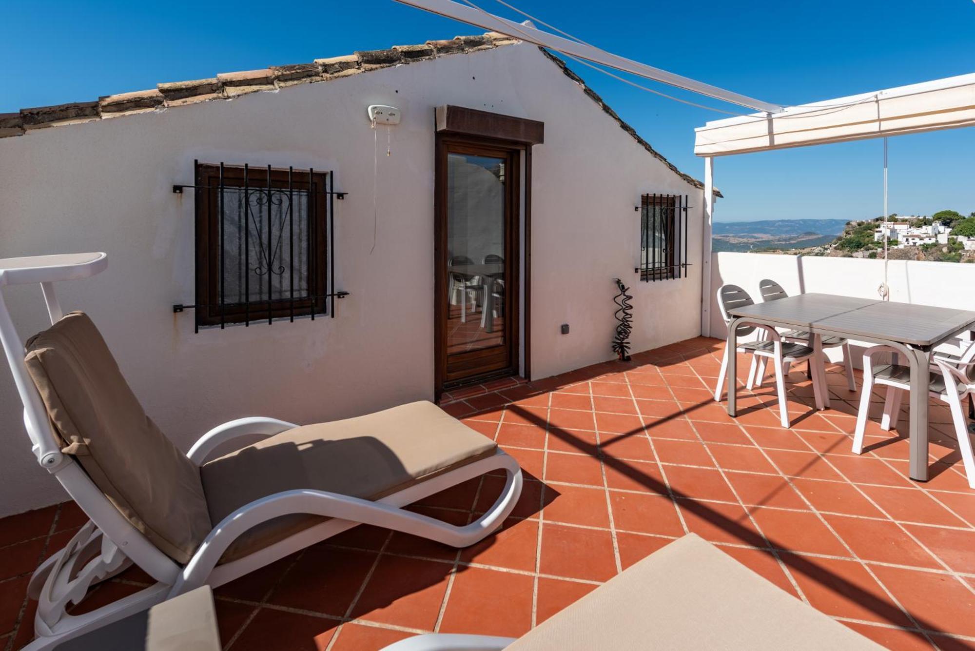 Stylish 3 Bed House 2 Bathrooms, With Patio, Roof Terrace And Communal Pool 5 Minutes Away From The Beautiful Spanish White Village Of Casares Pueblo And Only 20 Mins From The Sea Eksteriør billede