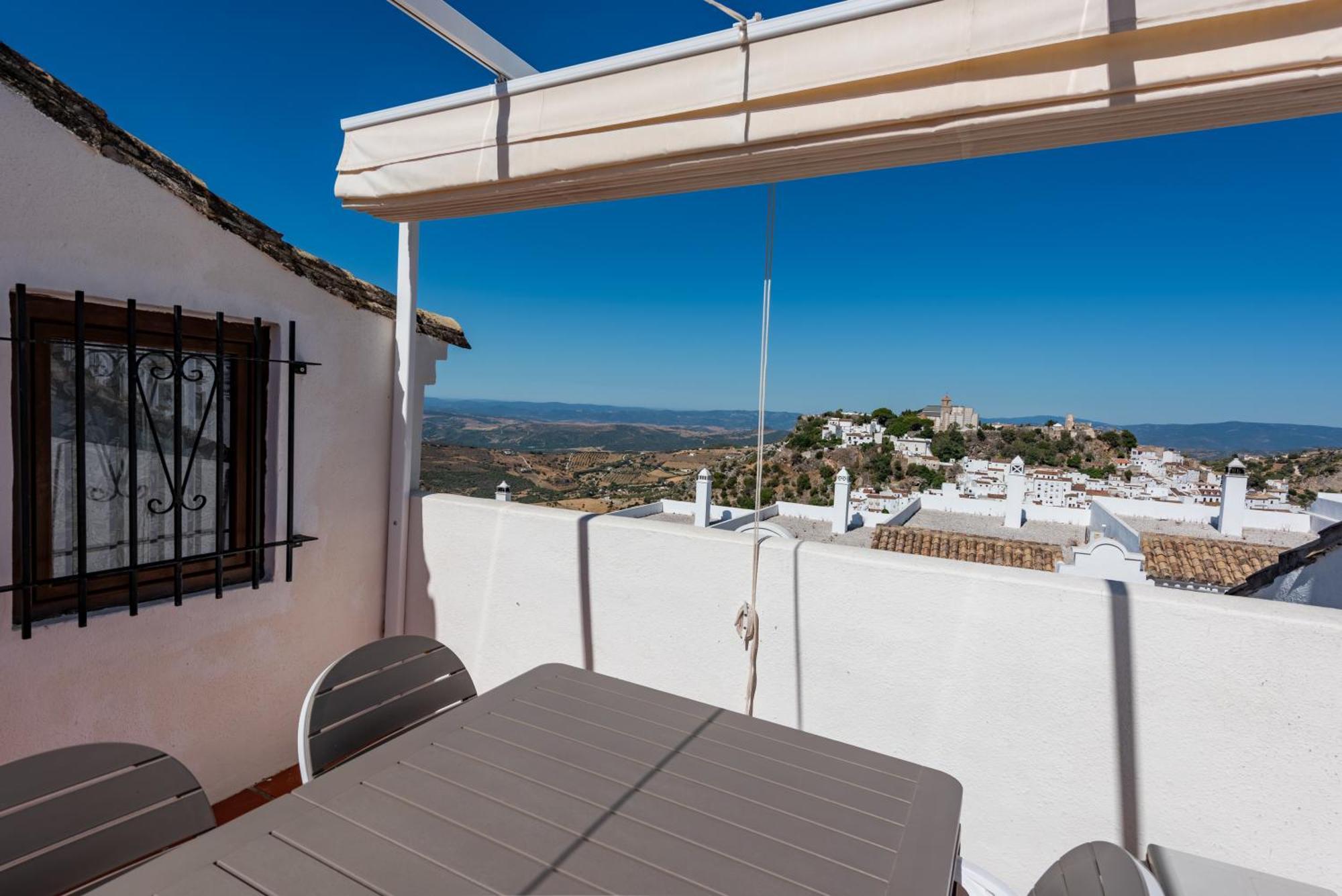 Stylish 3 Bed House 2 Bathrooms, With Patio, Roof Terrace And Communal Pool 5 Minutes Away From The Beautiful Spanish White Village Of Casares Pueblo And Only 20 Mins From The Sea Eksteriør billede