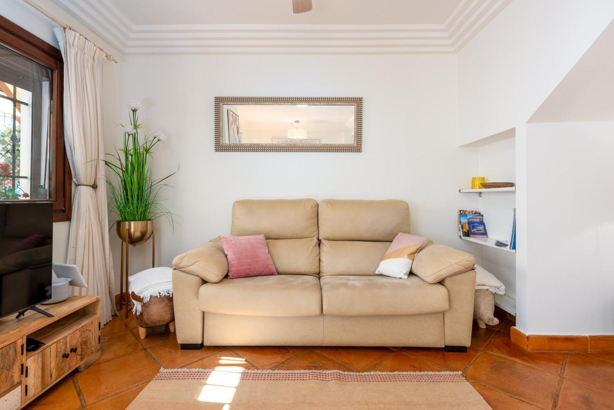 Stylish 3 Bed House 2 Bathrooms, With Patio, Roof Terrace And Communal Pool 5 Minutes Away From The Beautiful Spanish White Village Of Casares Pueblo And Only 20 Mins From The Sea Eksteriør billede