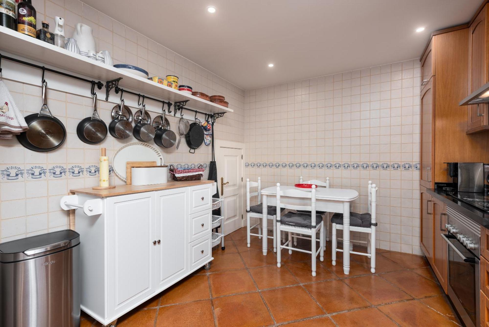 Stylish 3 Bed House 2 Bathrooms, With Patio, Roof Terrace And Communal Pool 5 Minutes Away From The Beautiful Spanish White Village Of Casares Pueblo And Only 20 Mins From The Sea Eksteriør billede